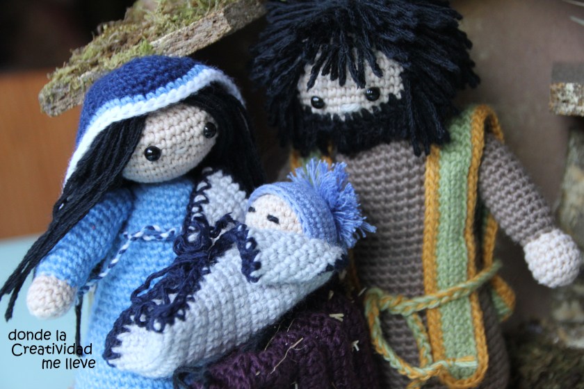 Padres con el niño, Nacimiento tejido en ganchillo